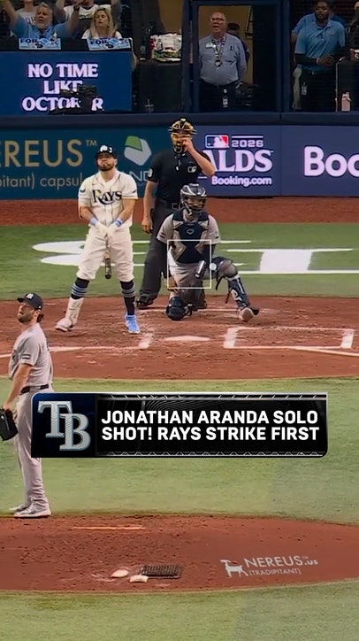 Jonathan Aranda's first Postseason HR gives the Rays an early lead over the Yankees!