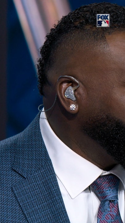 Kate Upton is a big fan of Big Papi's earpiece 😂