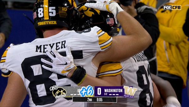 Jeremy Hecklinski finds DJ Vonnahme for 20-yard TD, extending Iowa's lead over Washington