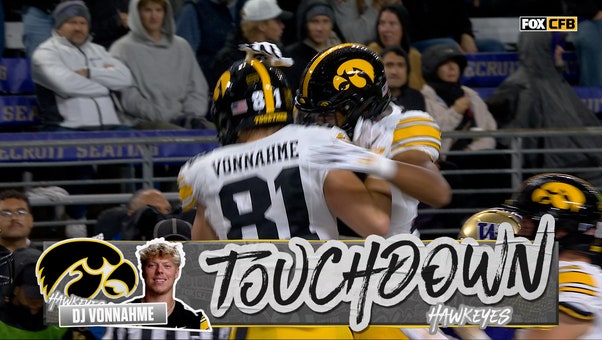 Jeremy Hecklinski connects with DJ Vonnahme for WIDE OPEN 24-yard TD, extending Iowa's lead over Washington