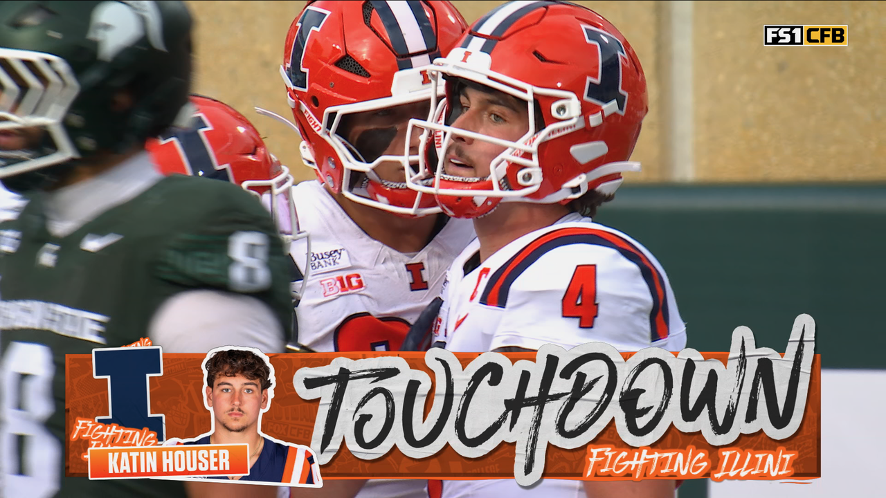 Katin Houser rushes for a two-yard TD extending Illinois lead over Michigan State