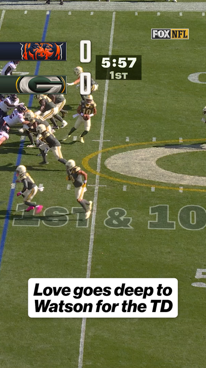 Christian Watson gets a 1st quarter Lambeau Leap