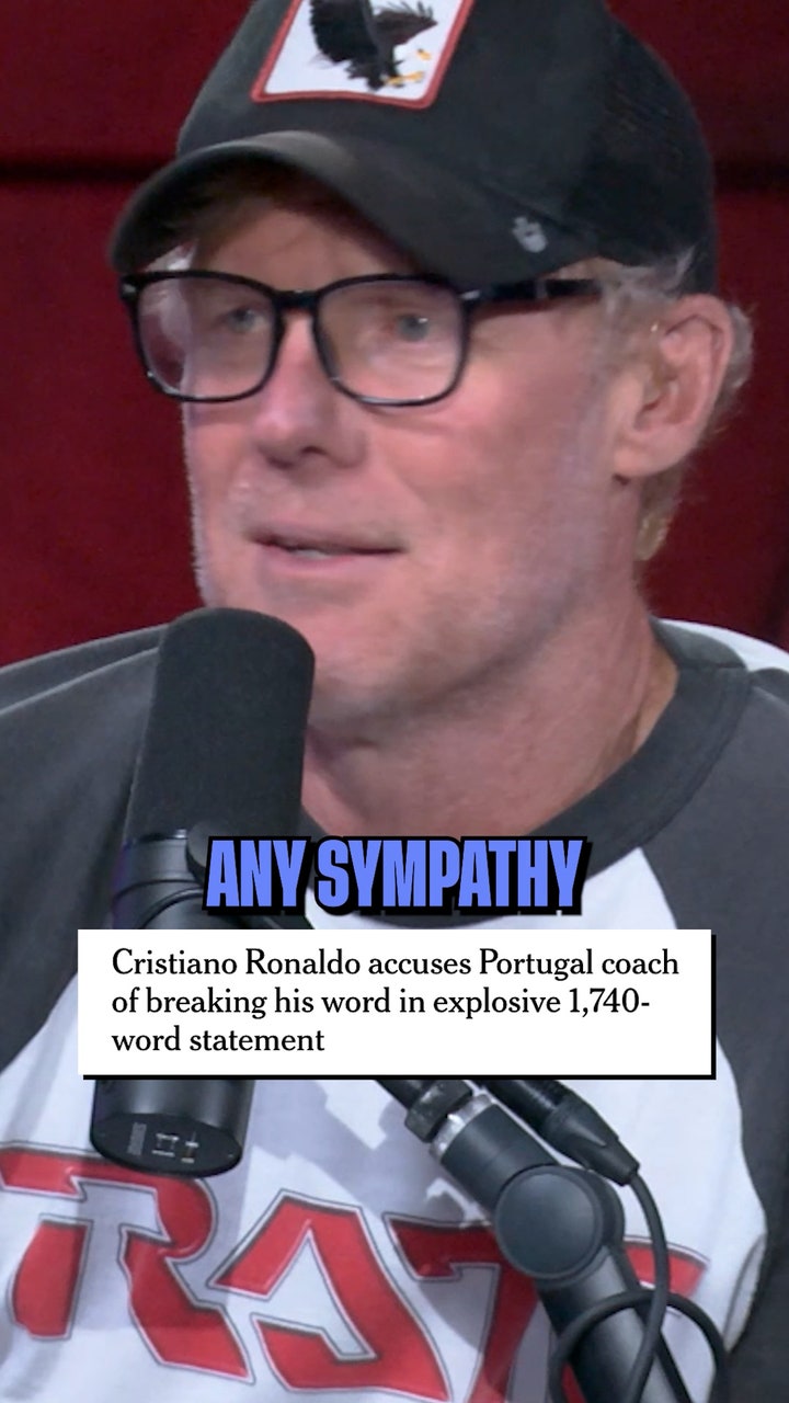 Ronaldo makes announcement on day of Messis Argentina farewell - FOX Sports thumbnail
