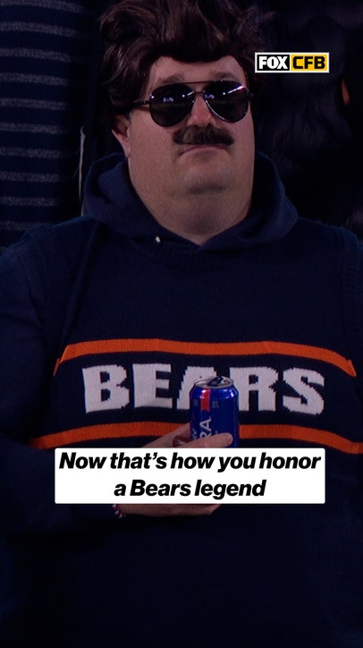 Bears legend Mike Ditka getting some love from the crowd at Washington-Purdue