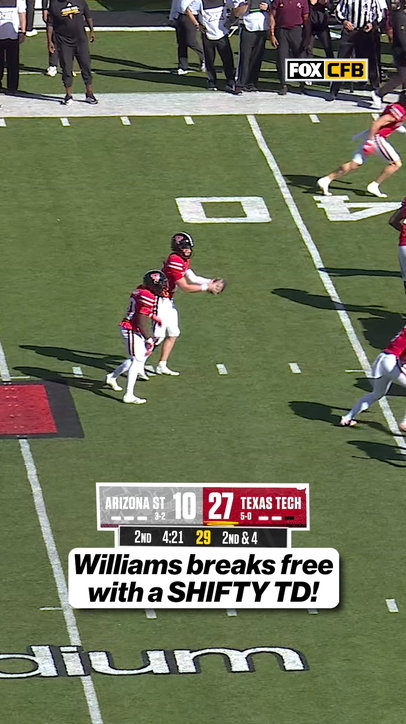 Williams escapes with a shifty TD!