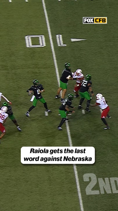 Dylan Raiola puts the finishing touches on Oregon's win with an eight-point sequence