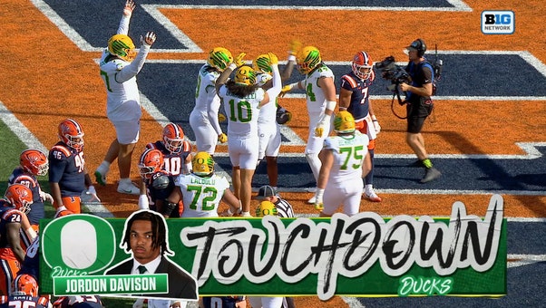 Jordon Davison rushes in for touchdown, giving Oregon lead over Illinois