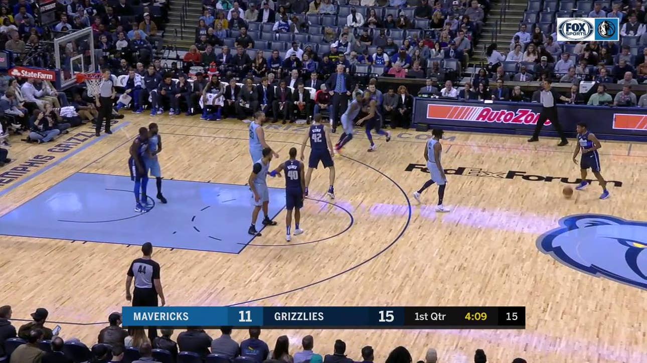 HIGHLIGHTS: Harrison Barnes with an aggressive drive to the Rim