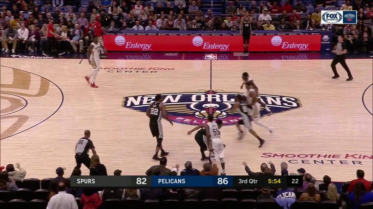 HIGHLIGHTS: Anthony Davis Scrambles for the Dunk