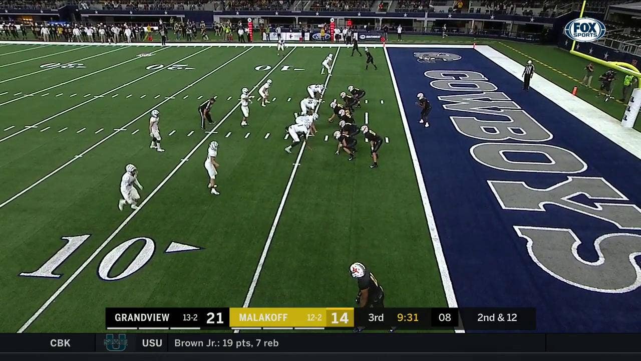 HIGHLIGHTS: Malakoff backed up to the endzone, Completes 76-yard pass | UIL Texas State Football Championships