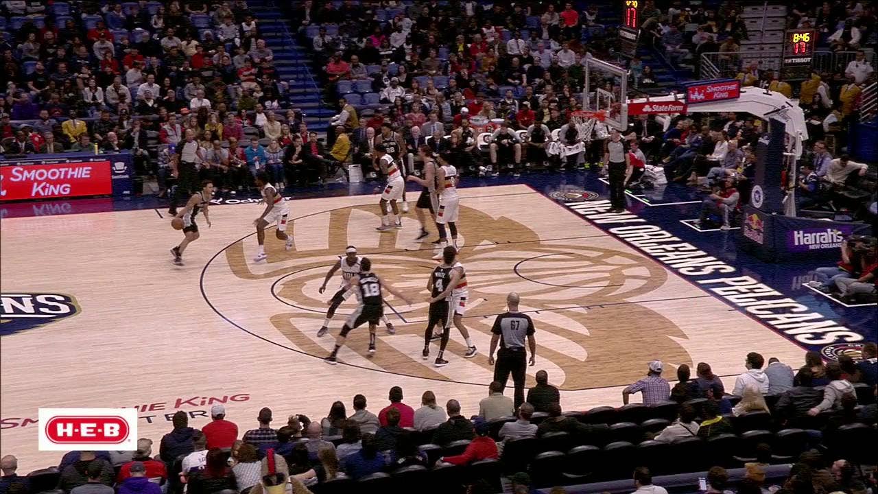 HIGHLIGHTS: Bryn Forbes loses shoe during a play in the 4th