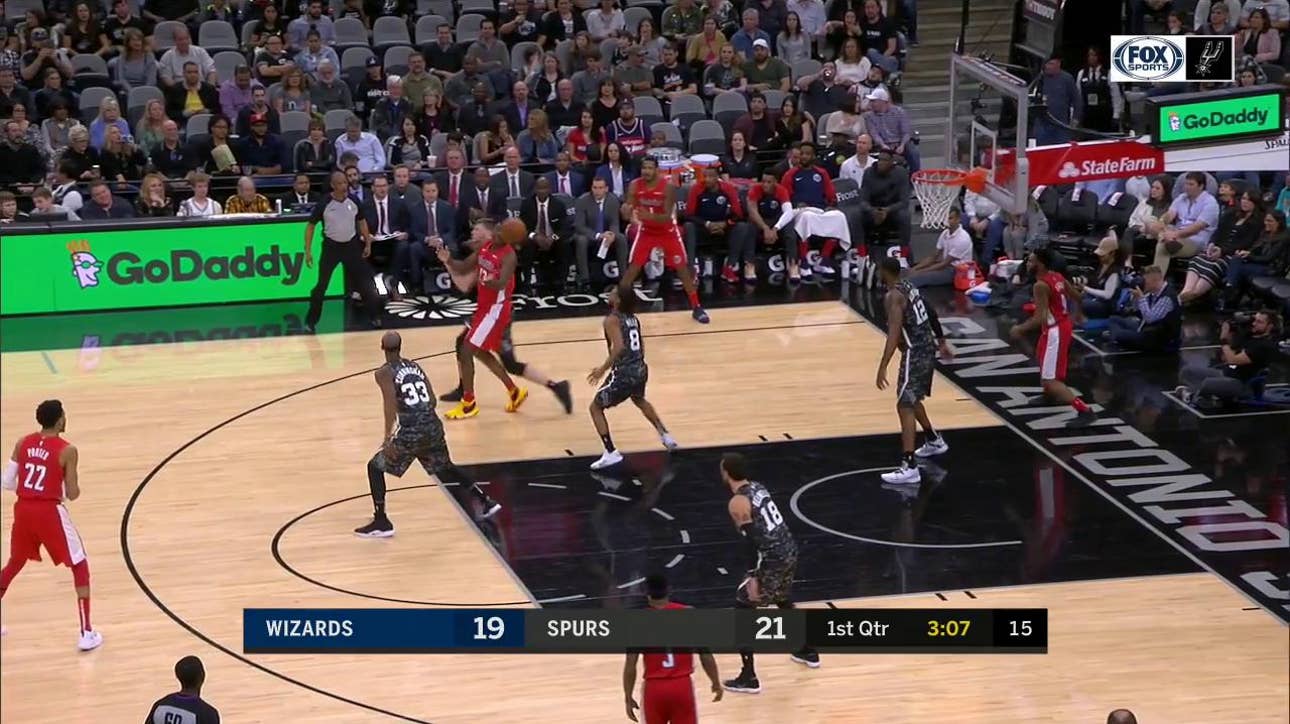 HIGHLIGHTS: Davis Bertans runs the floor, Dunks it