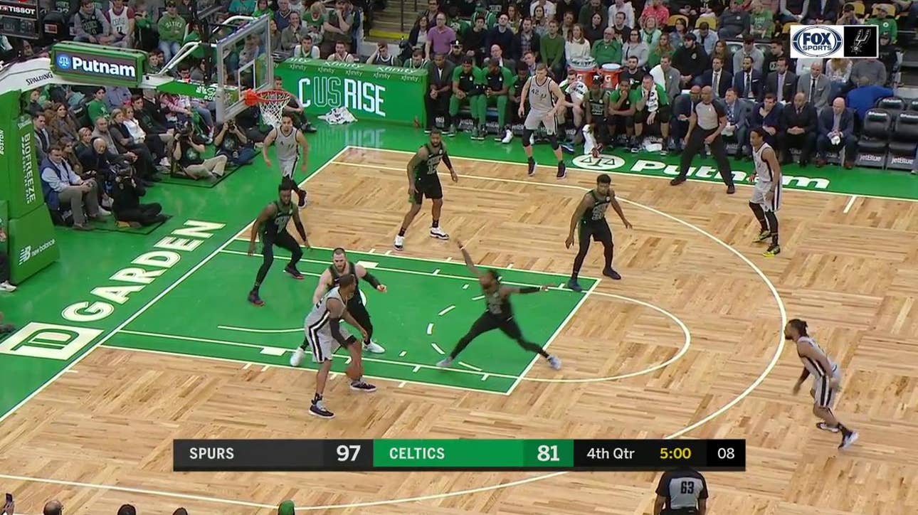 HIGHLIGHTS: Davis Bertans adds to the lead