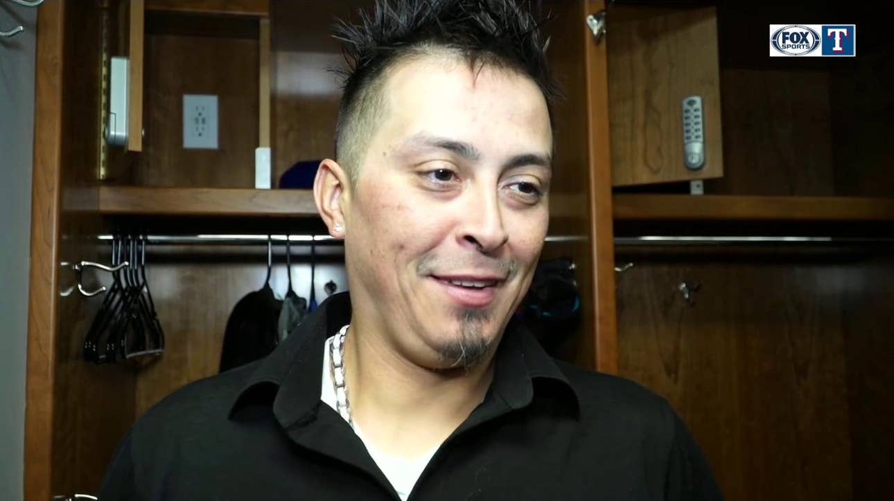 Jesse Chavez has a hit, Rangers beat Reds 7-1