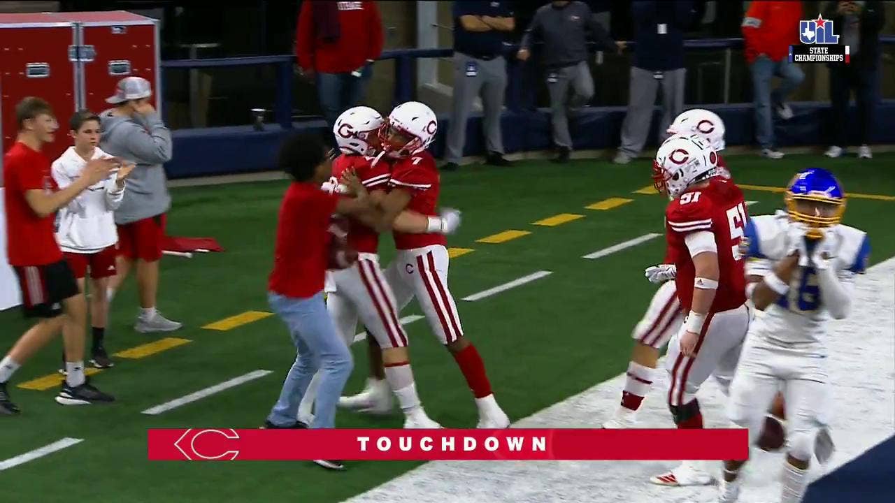 HIGHLIGHTS: Mason Courtney goes 54-yards for Carthage TD, lead 35-14 | UIL State Championships