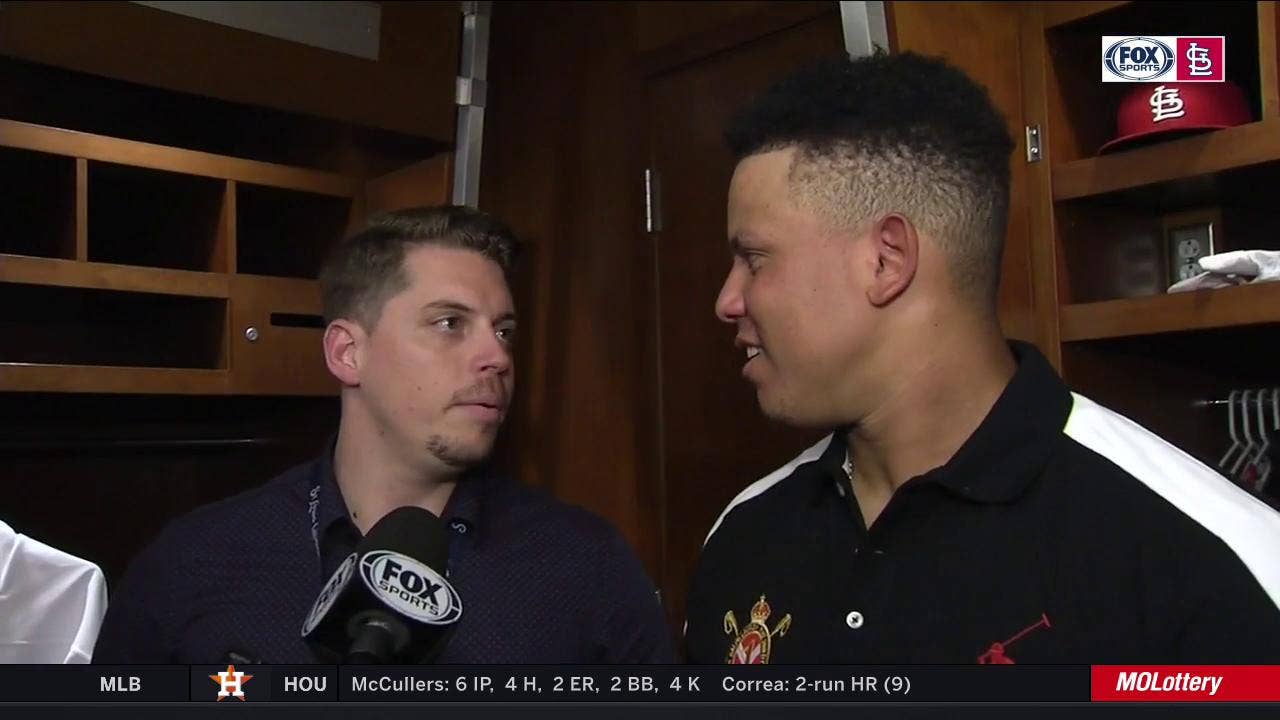 Muñoz gets walk-off home run ball back: 'I'm going to showcase it in my house'