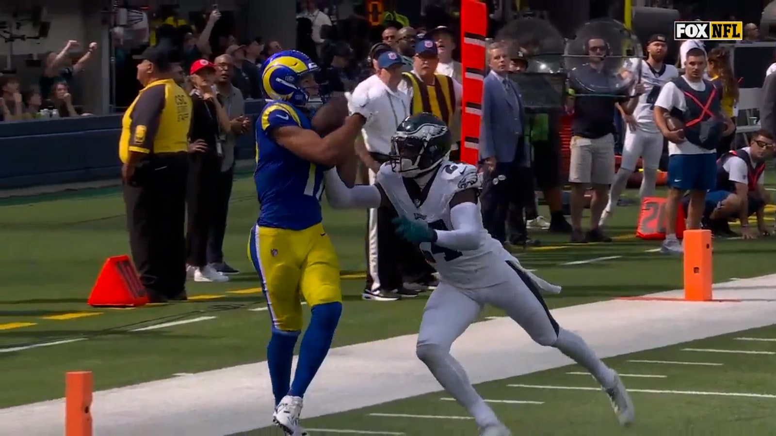 Puka Nacua makes a TOUGH catch for a 22-yard TD to give Rams the lead