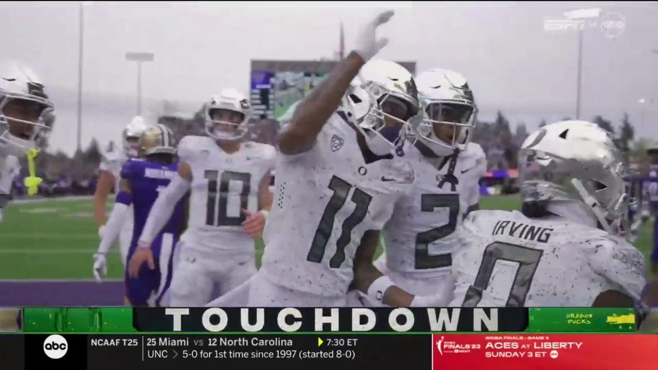Oregon's Bucky Irving scores 12-yard rushing touchdown to tie the game against Washington