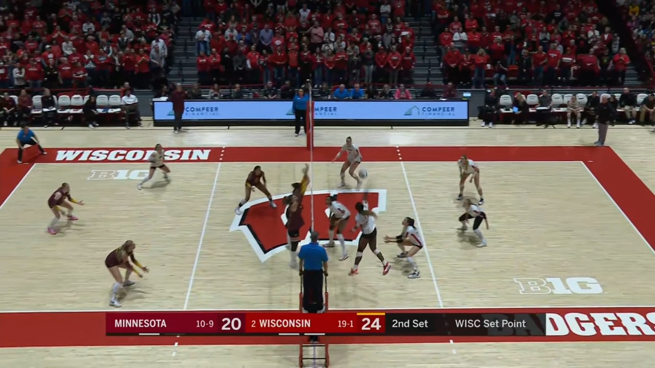 Temi Thomas-Ailara gets the kill as Wisconsin takes the second set vs. Minnesota