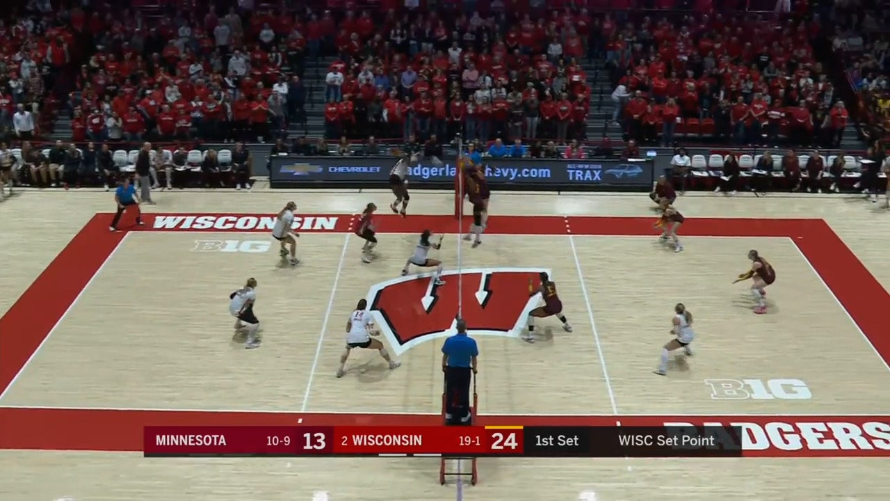 Julia Orzol sets up Temi Thomas-Ailara for the kill to give Wisonsin a 1-0 set lead vs Minnesota