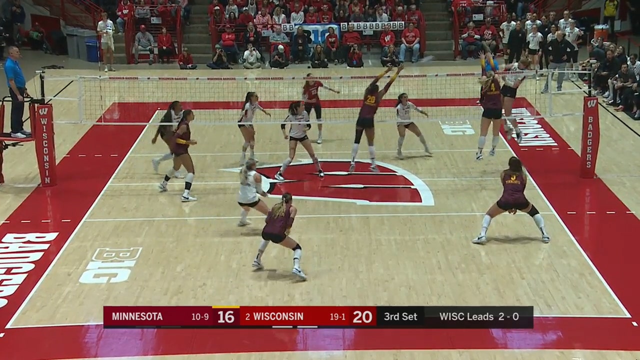 Sarah Franklin records 21 kills in Wisconsin's 3-0 win over Minnesota