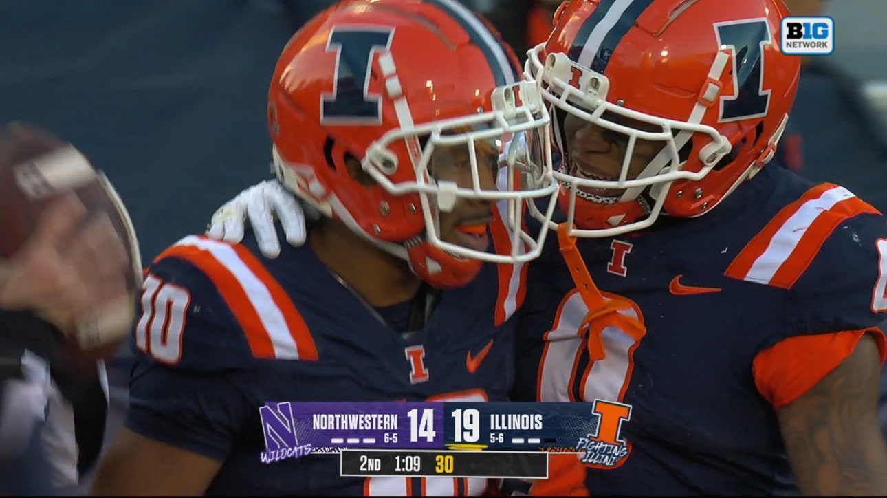 Miles Scott returns an interception for a 55-yard pick-six to give Illinois the lead over Northwestern