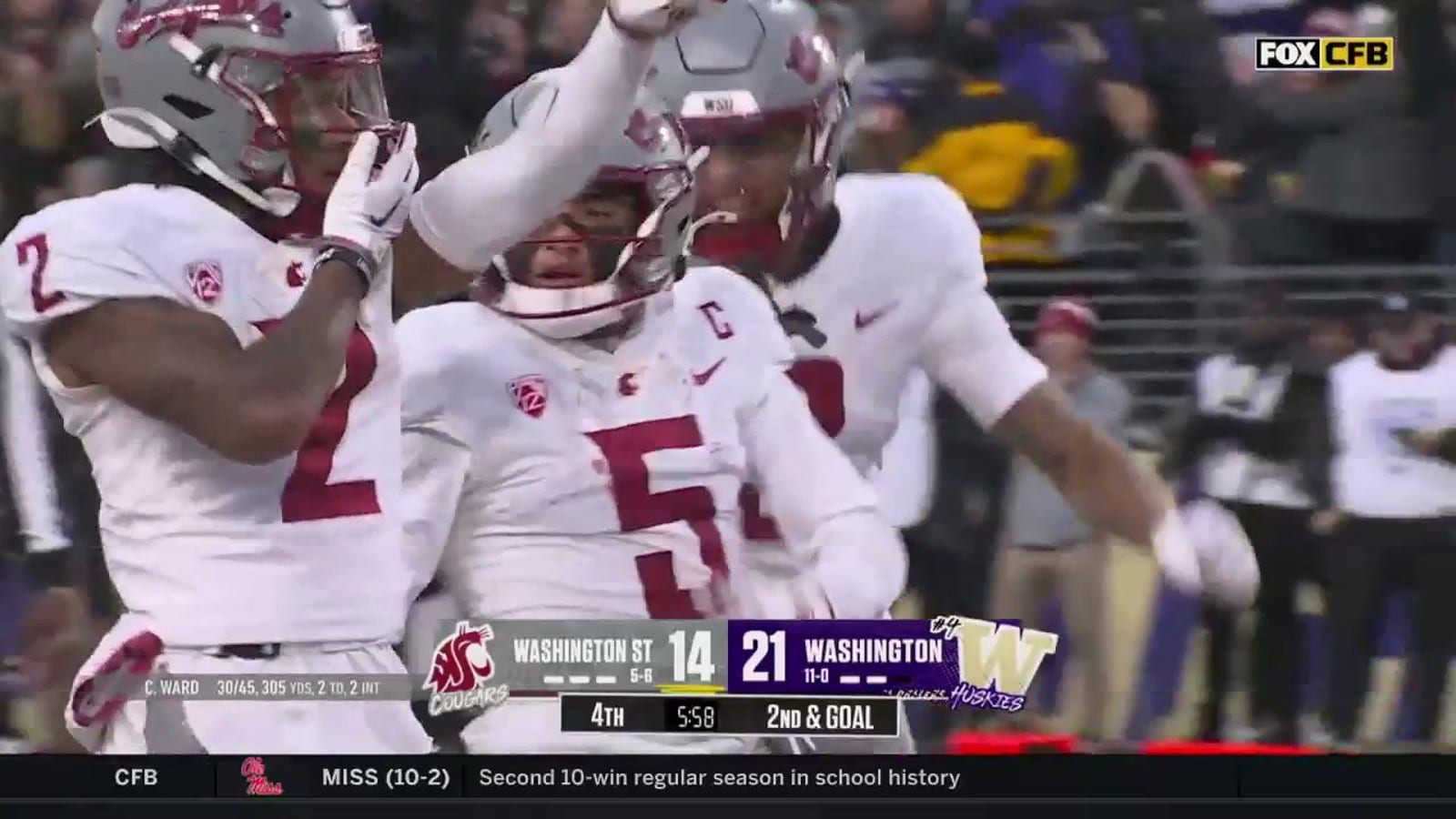 Washington State's Cameron Ward finds Lincoln Victor for an eight-yard TD to tie the game vs. Washington