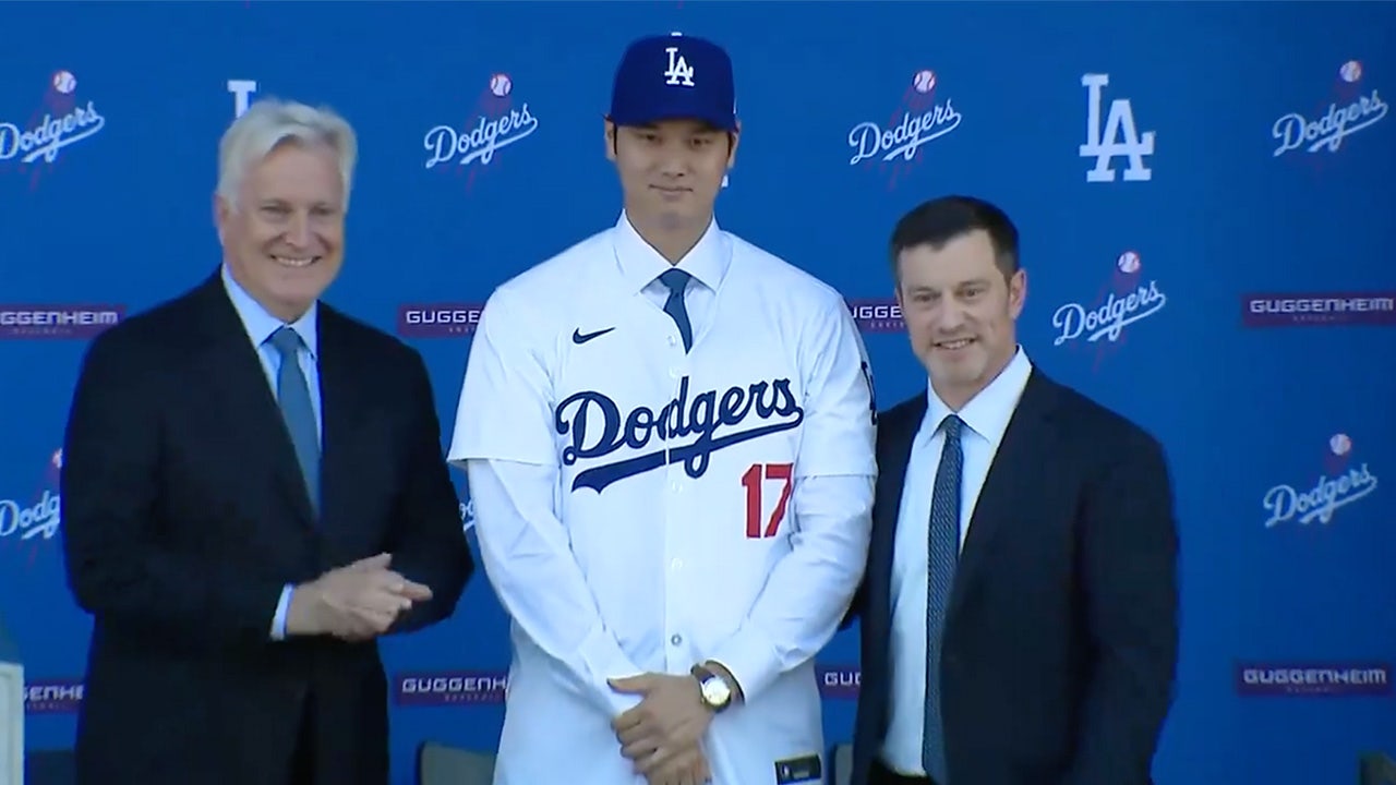Shohei Ohtani puts on a Dodgers jersey for the first time at introductory news conference