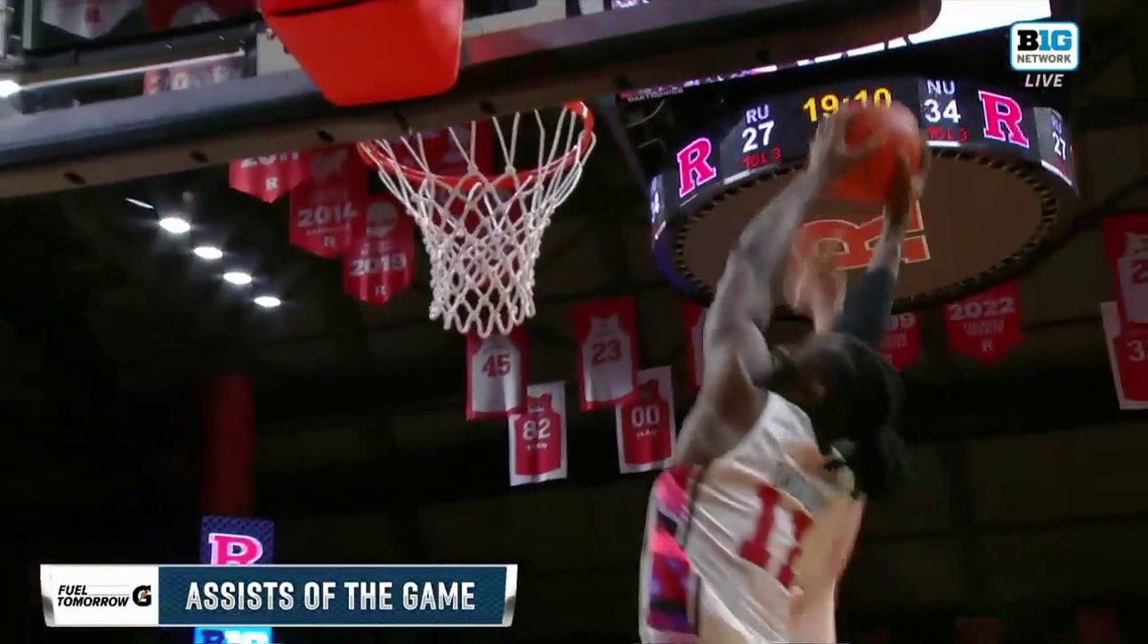 Rutgers' Clifford Omoruyi throws down a massive alley-oop dunk against Northwestern