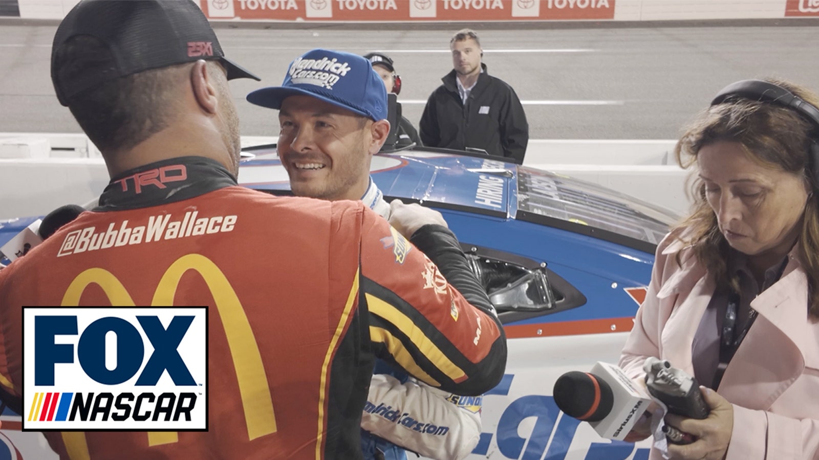 Kyle Larson and Bubba Wallace have a quick chat post-race after battling at Richmond