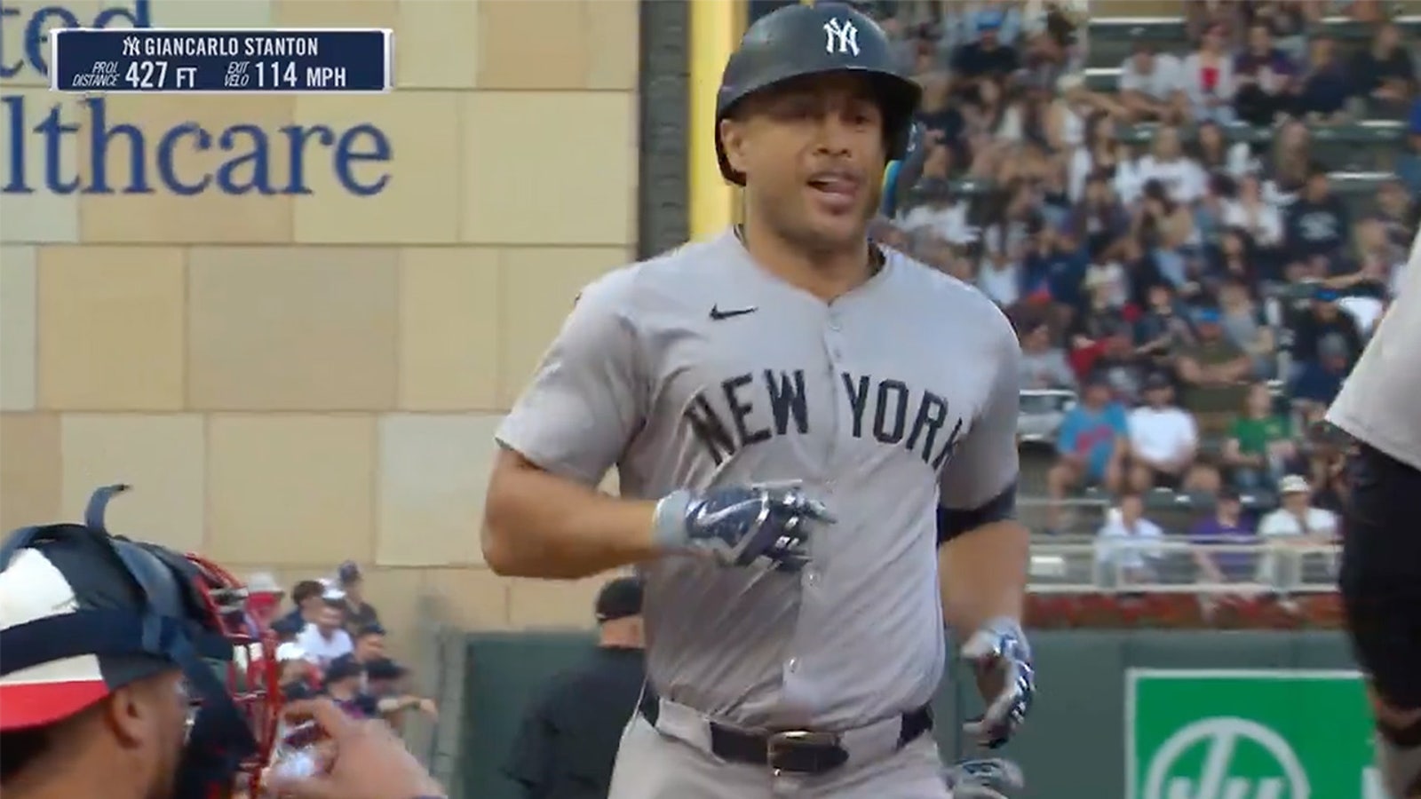 Yankees' Giancarlo Stanton rips a 114-MPH home run vs. Twins