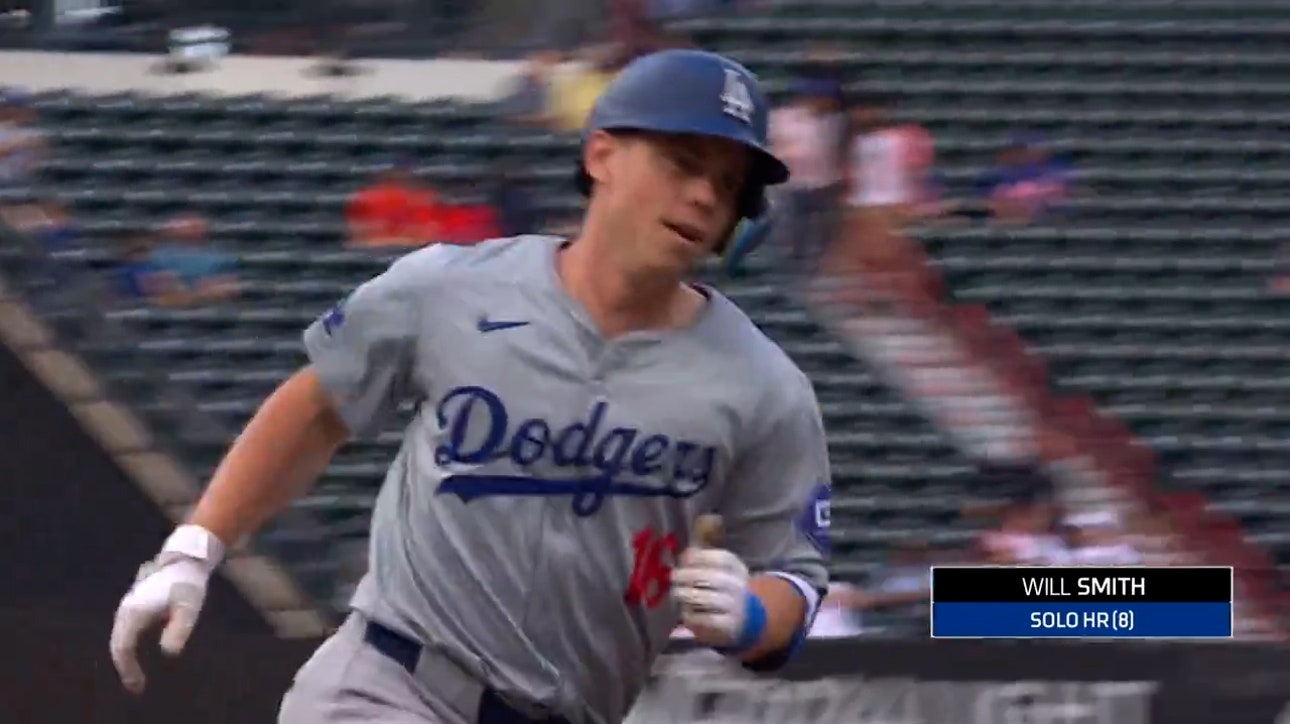 Dodgers' Will Smith cranks a solo home run against the Mets