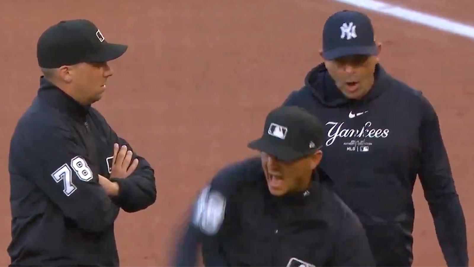 Yankees manager Aaron Boone is ejected after arguing interference call