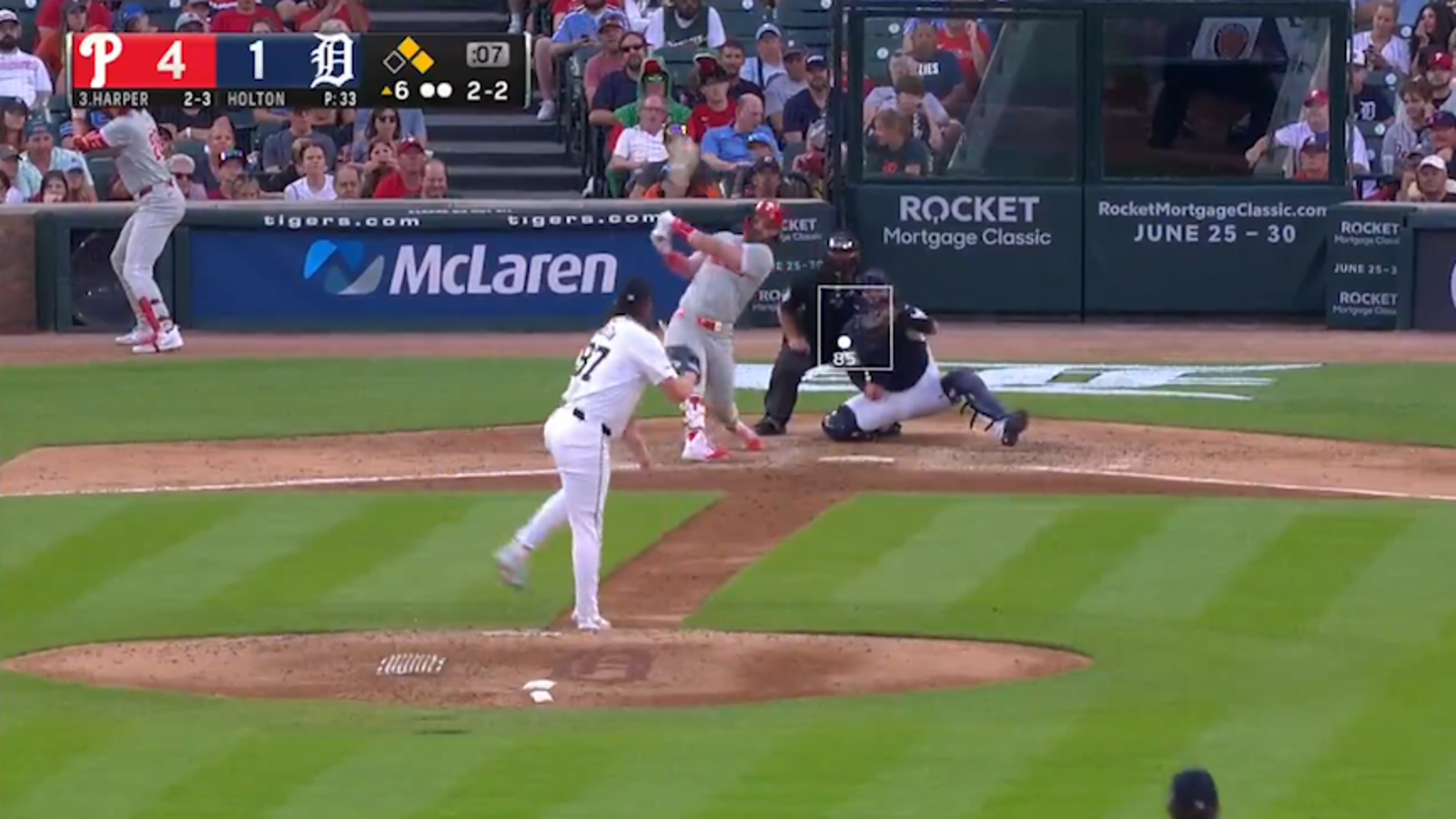 Bryce Harper slams a three-run home run to extend the Phillies' lead over the Tigers