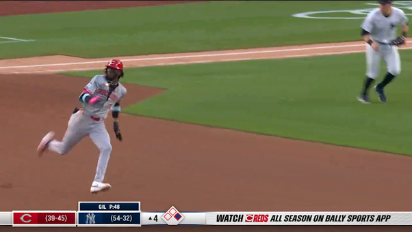 Reds' Elly De La Cruz crushes a triple and shows off his incredible speed against the Yankees
