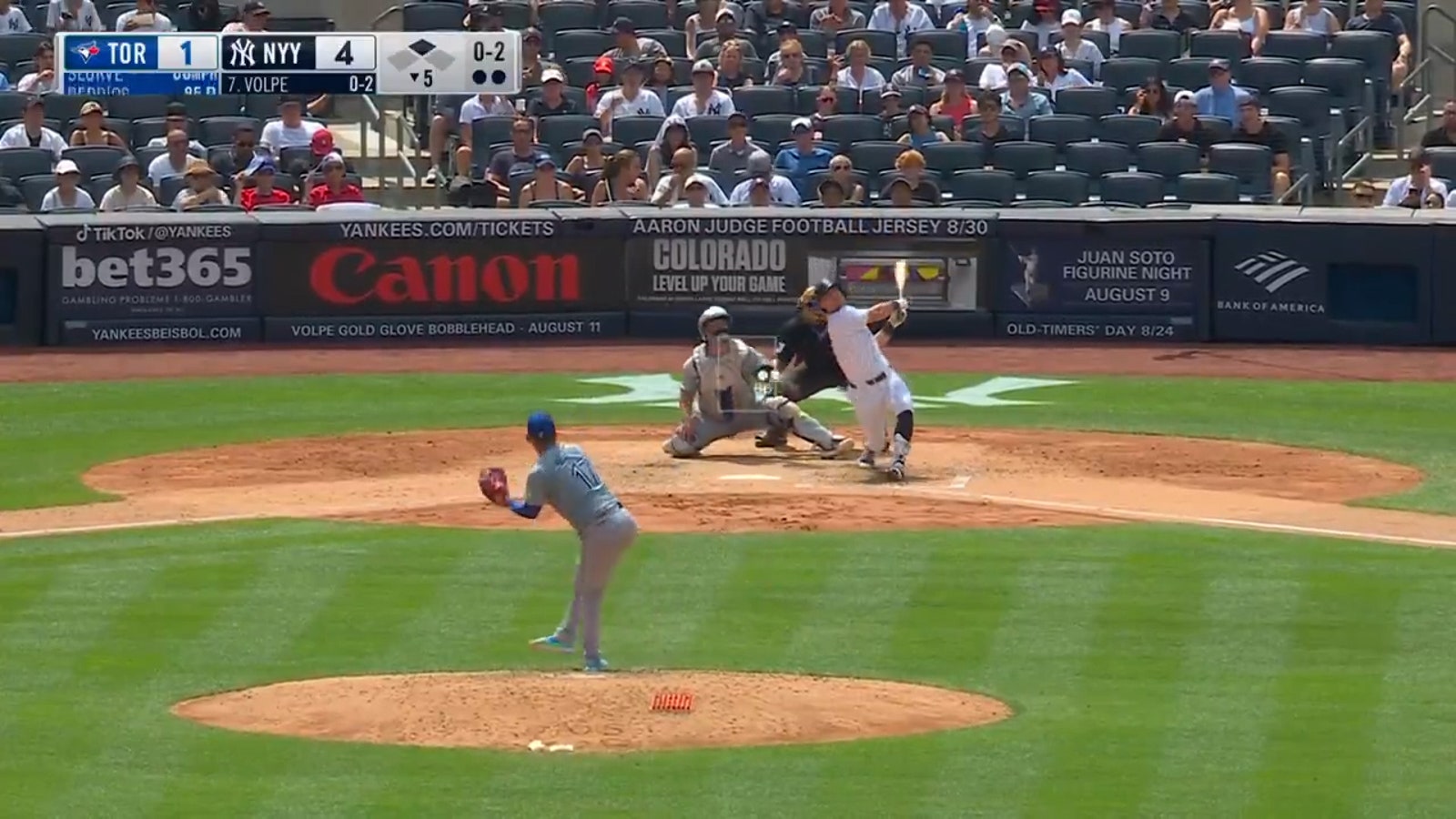 Anthony Volpe crushes a two-run home run to extend Yankees' lead vs. Blue Jays