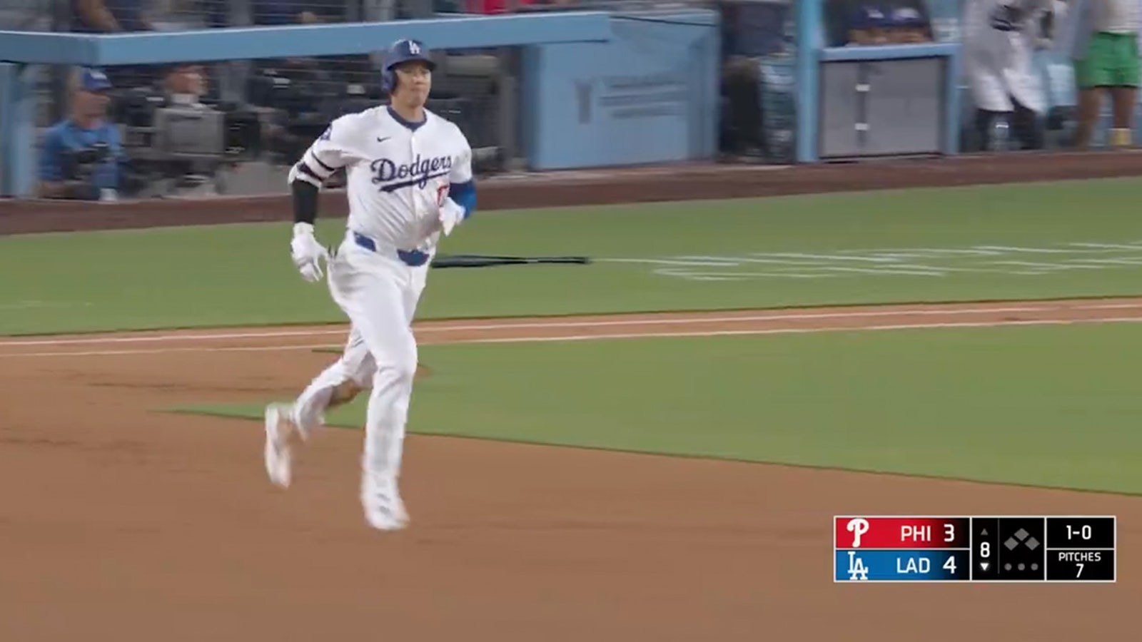 Dodgers Shohei Ohtani launches his 34th home run, a solo shot that extends lead vs. Phillies