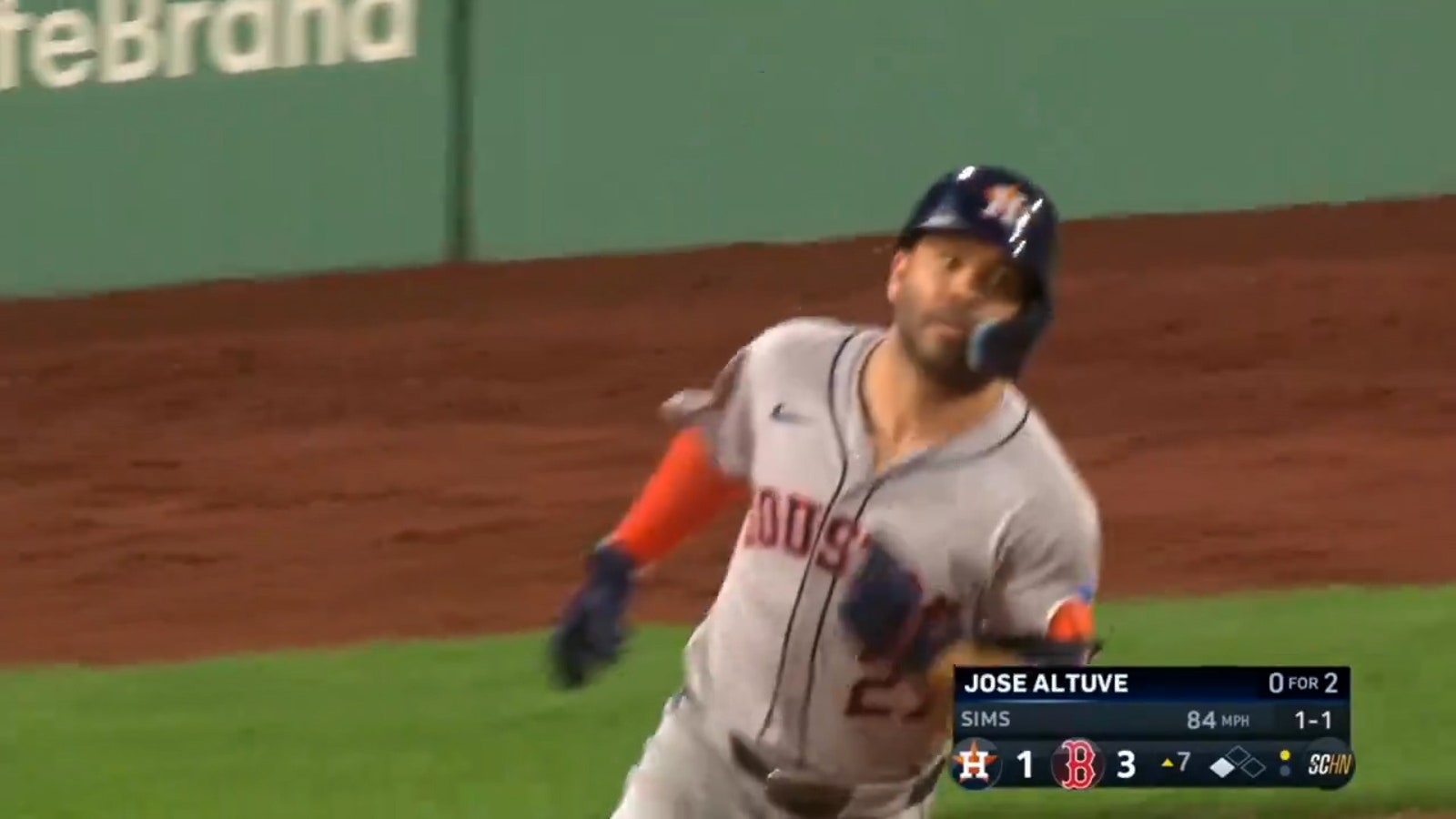 Astros' Jose Altuve cranks a two-run homer to even score against Red Sox