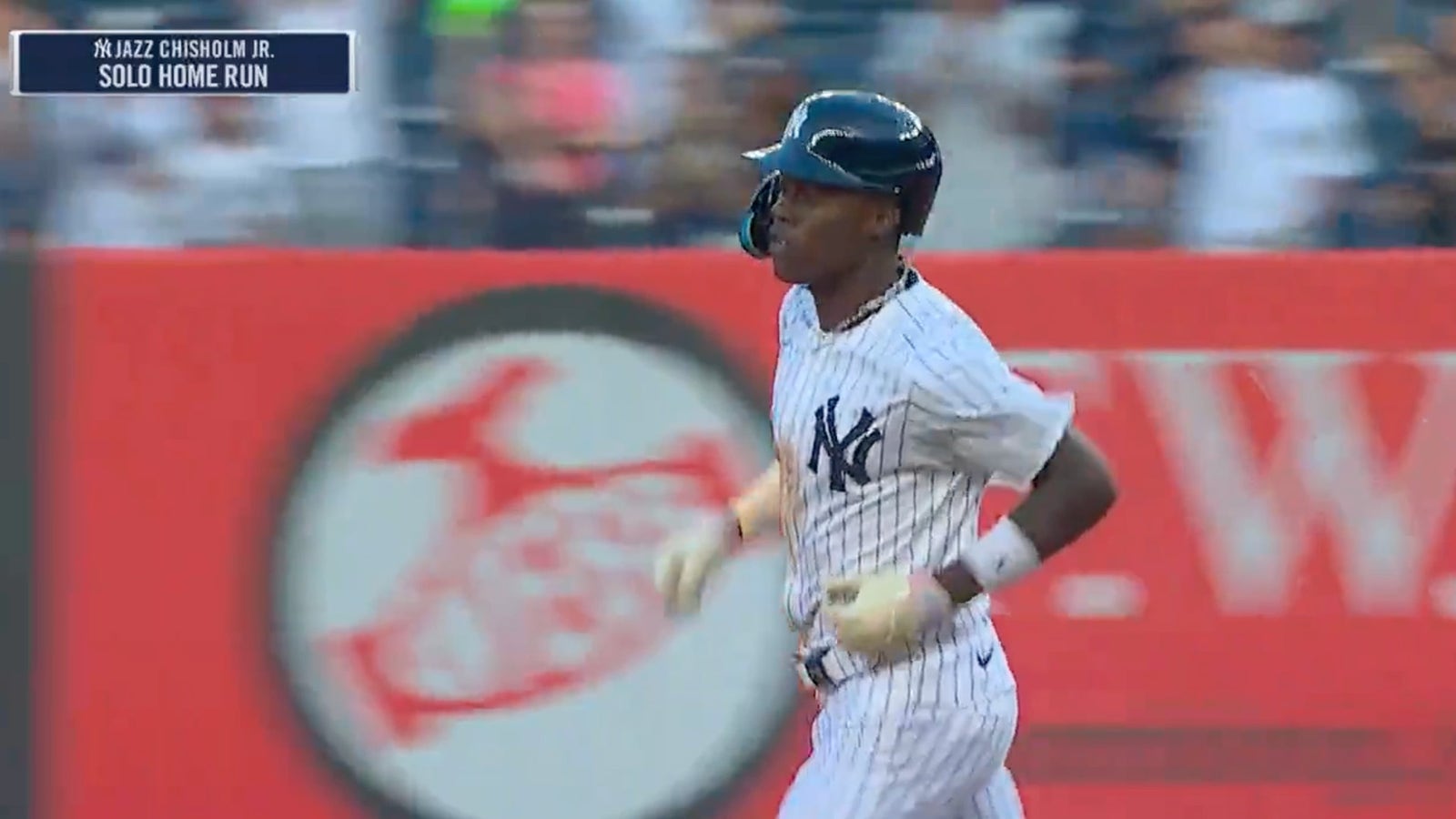 Los jugadores de los Yankees Giancarlo Stanton y Jazz Chisholm conectaron dos jonrones seguidos