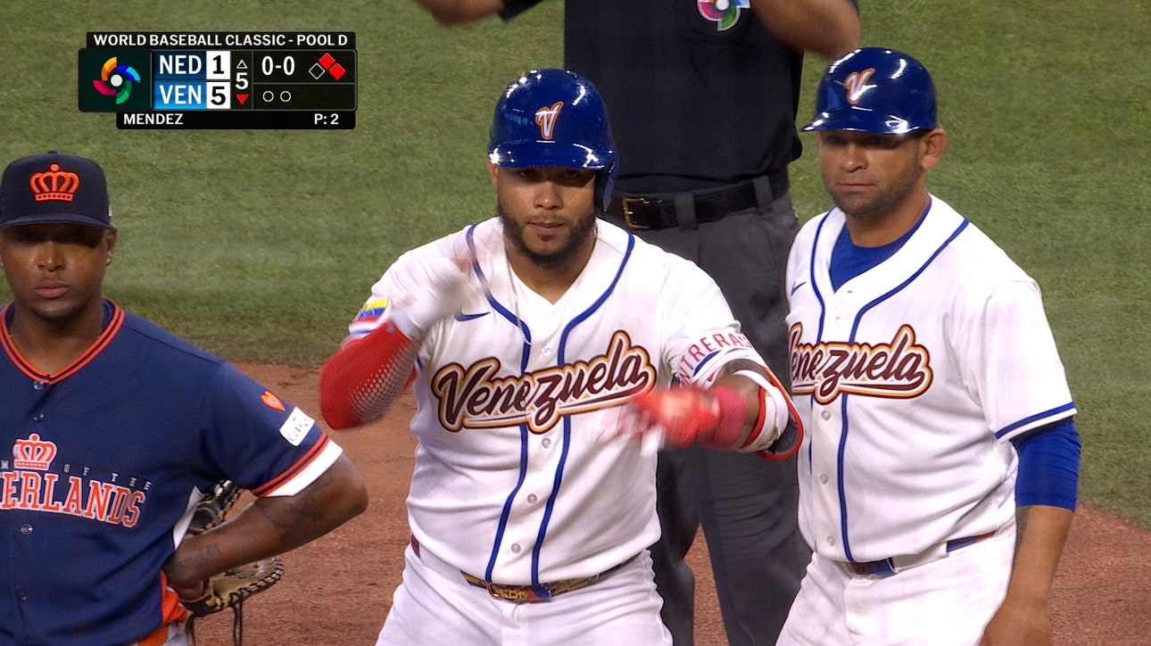 Venezuela's Willson Contreras hits single, driving in two runs, extending lead over Netherlands