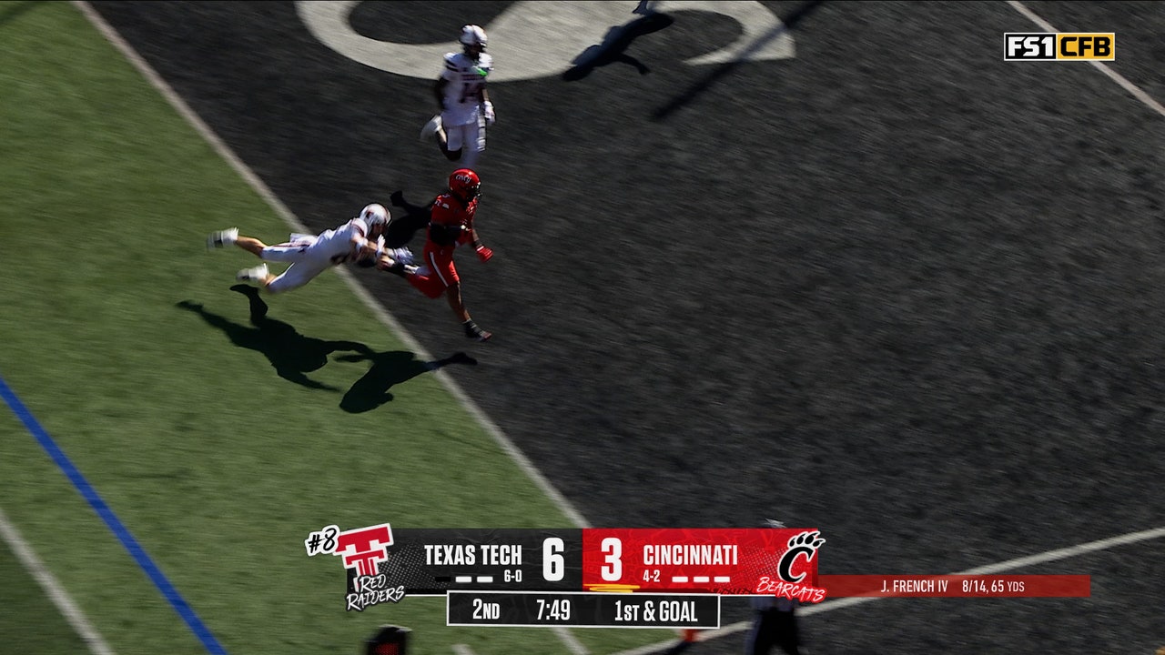 JC French IV rolls out and finds Cole Tabb for 4-yard TD, giving Cincinnati lead over Texas Tech