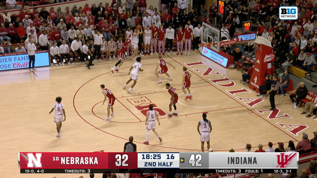 Tucker DeVries drills stepback 3-pointer, extending Indiana's lead over Nebraska