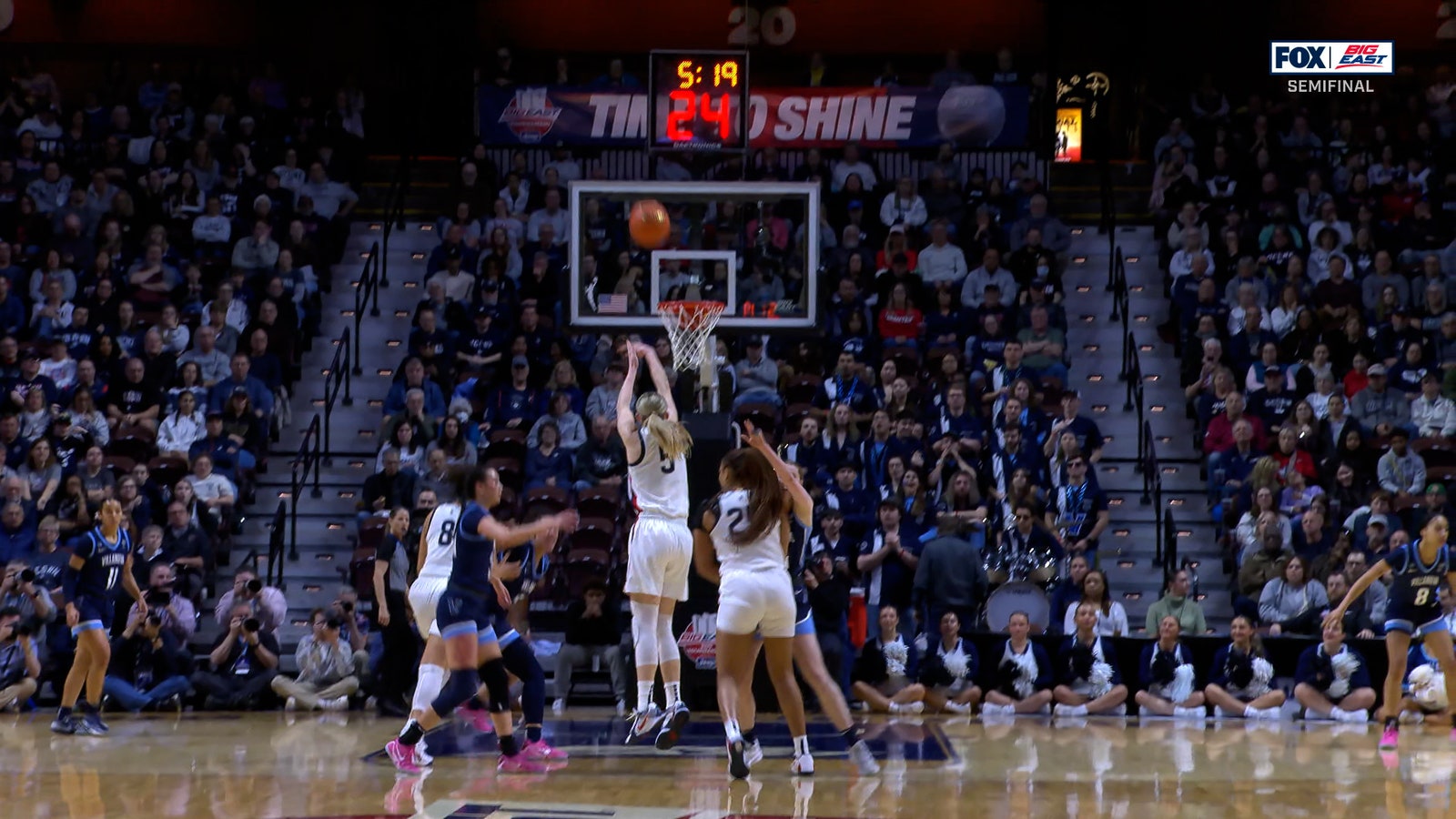 Paige Bueckers drains pull-up 3-pointer, extending UConn's lead over Villanova