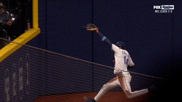 Rays' Chandler Simpson Makes EXCEPTIONAL Catch into the Wall to Keep Game Scoreless vs Brewers