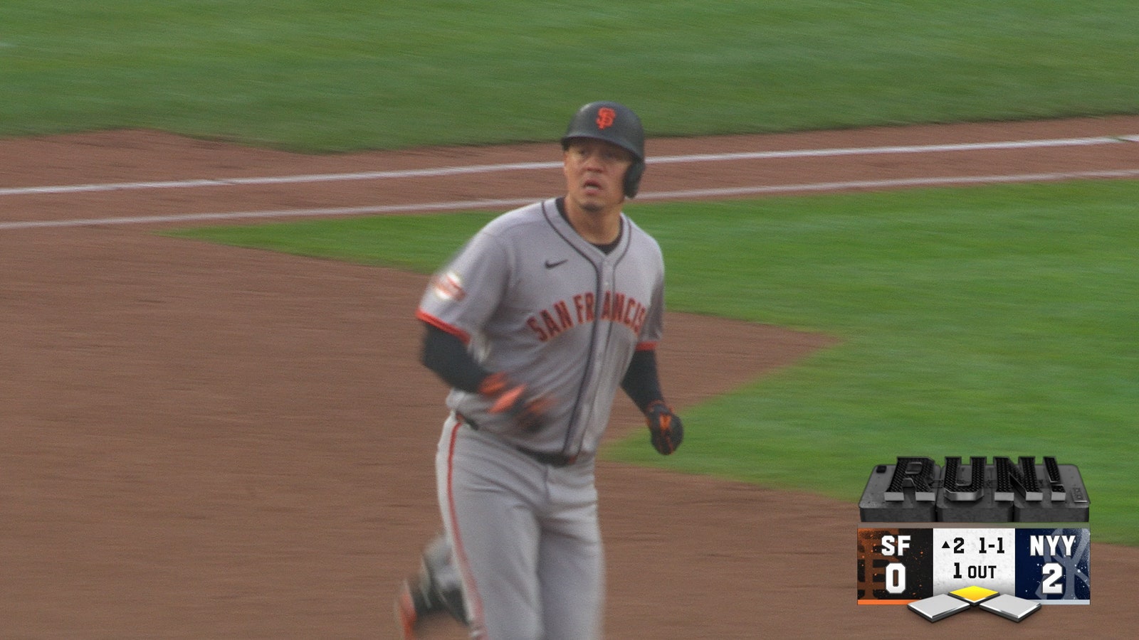 Giants' Wilmer Flores crushes two-run homer, tying game against Yankees