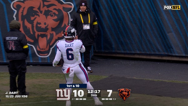 Jaxon Dart runs for 24-yard TD, extending Giants' lead over Bears | NFL Highlights