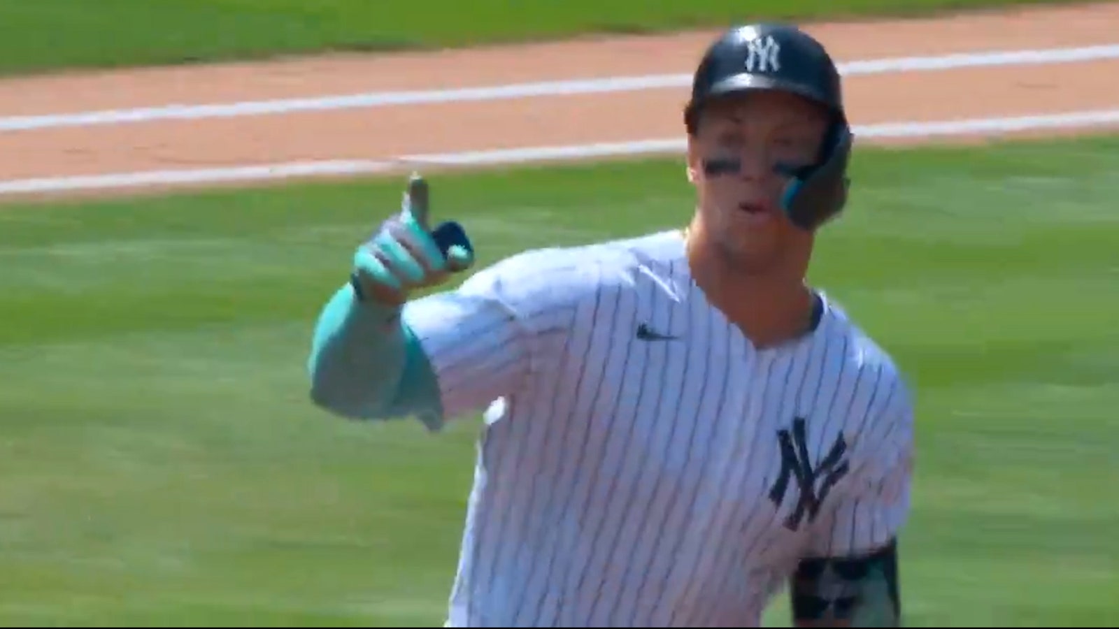 Aaron Judge hits his 50th home run of the season