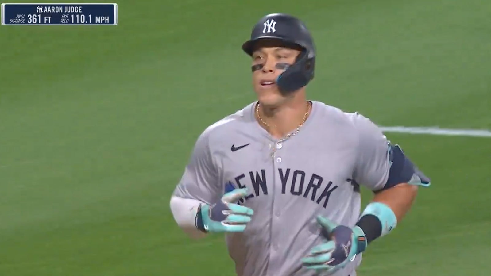  Yankees' Aaron Judge CRUSHES 300th home run, becomes fastest player in MLB history