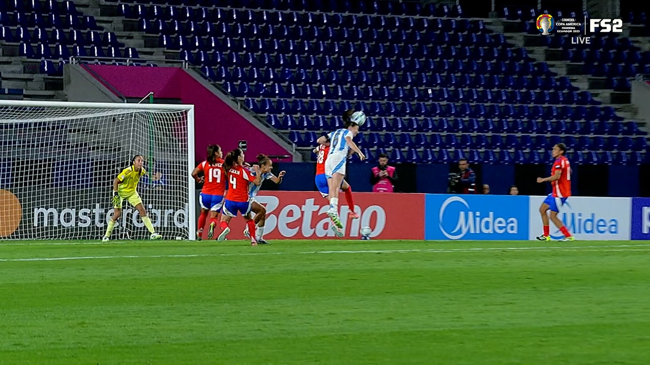 Aldana Cometti finishes header, helping Argentina defeat Chile, 2-1