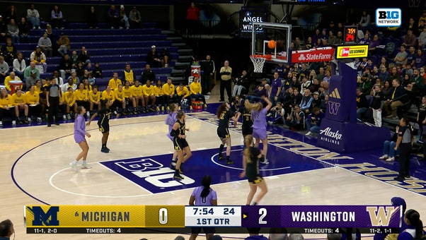 Hannah Stines finds Avery Howell with the NO LOOK pass, extending Washington's lead over Michigan
